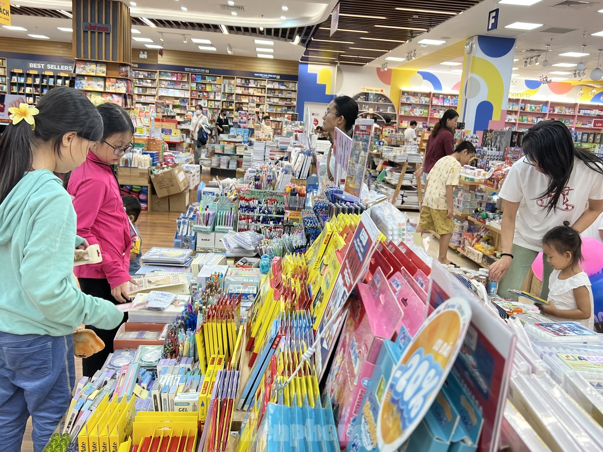 Phụ huynh chi tiền triệu sắm dụng cụ học tập cho con-3