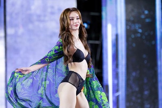 Miss Universe Vietnam tự ý chỉnh sửa áo tắm