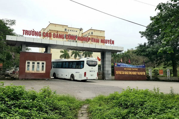 Hơn 10 học sinh nhập viện chưa rõ nguyên nhân: Một em đã tử vong-1