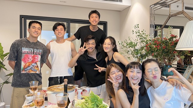 Đi Giữa Trời Rực Rỡ: Cặp đôi bị nghi phim giả tình thật, không phải Chải - Pu!-3