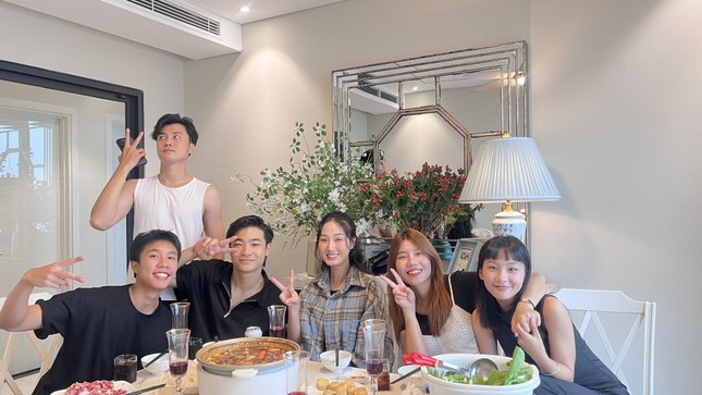 Đi Giữa Trời Rực Rỡ: Cặp đôi bị nghi phim giả tình thật, không phải Chải - Pu!-4