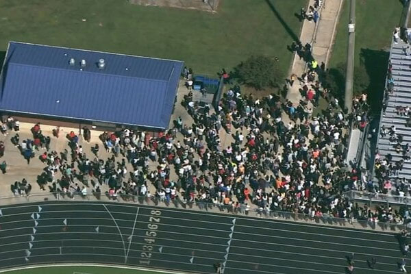 Xả súng ở trường học Mỹ: 4 người chết, bắt giữ nghi phạm 14 tuổi-2