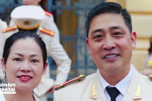 Cuộc sống của nam diễn viên 17 năm đóng công an với vợ kém 11 tuổi và 3 con-5