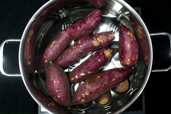 Mẹo luộc khoai không cần nước