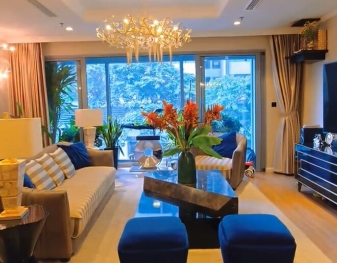 Vợ Mạnh Trường tiếp tục gây sốt khi cắm loài hoa đẹp lạ, để lộ cơ ngơi sang trọng-8