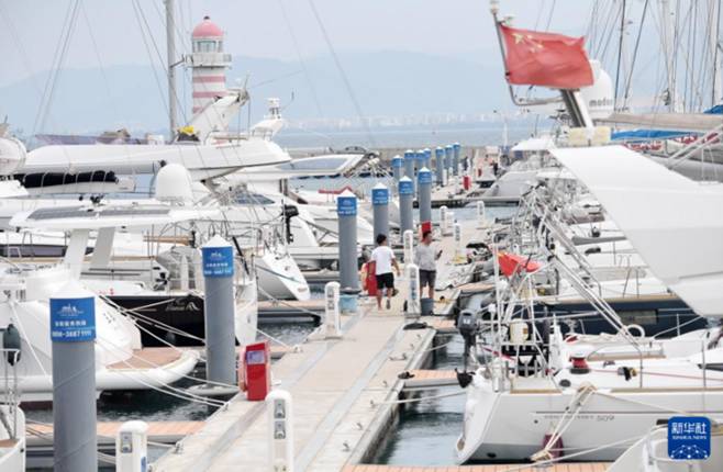 Chống siêu bão Yagi: Dân Trung Quốc đắp bao cát, ra sức ngăn những kẻ săn bão-2