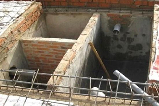 Rơi xuống hầm chứa nước thải của công ty, 2 công nhân tử vong