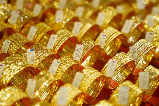 Giá vàng hôm nay 6/9/2024 bất ngờ tăng mạnh, vàng trong nước chưa kịp phản ứng