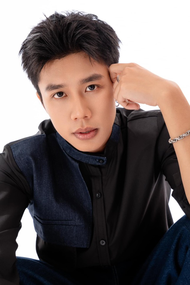 Lời xin lỗi của Long Vũ (Đi Giữa Trời Rực Rỡ) có đủ chân thành để xoa dịu khán giả?-1