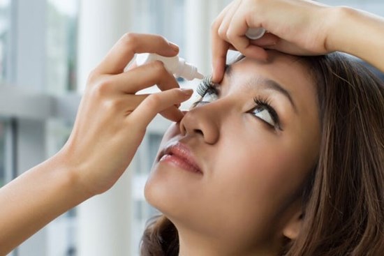 Mang bệnh vào… mắt vì dùng thuốc tùy tiện