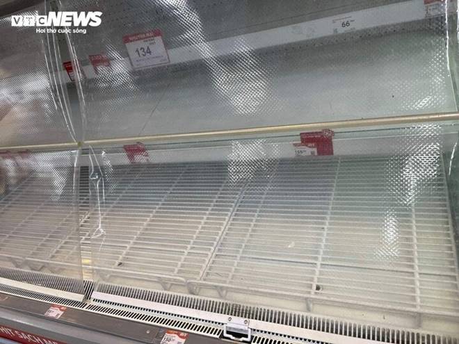 Người Hà Nội sục sôi tích thực phẩm trước siêu bão Yagi, nhiều chợ hết sạch đồ-2