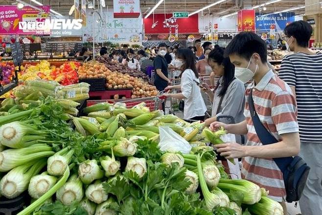 Người Hà Nội sục sôi tích thực phẩm trước siêu bão Yagi, nhiều chợ hết sạch đồ-3