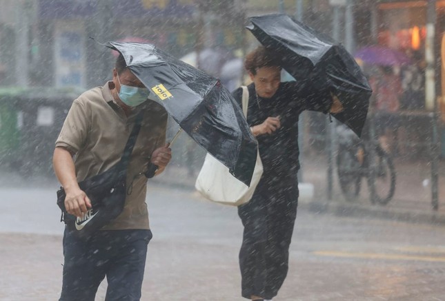 Siêu bão YAGI: Hé lộ hình ảnh mắt bão, Trung Quốc bắt đầu mưa lớn-2