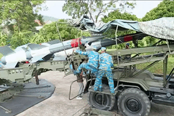 Bộ đội Phòng không gấp rút di dời radar, tên lửa tránh trú bão Yagi-1