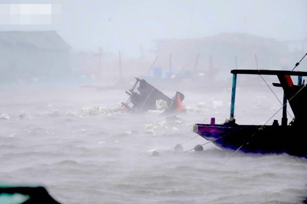 Chìm thuyền chở 4 người trên sông Gianh, 1 người tử vong-2