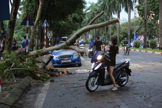 Công an Hà Nội khuyến cáo những khu vực tránh đi qua khi bão YAGI đổ bộ-1