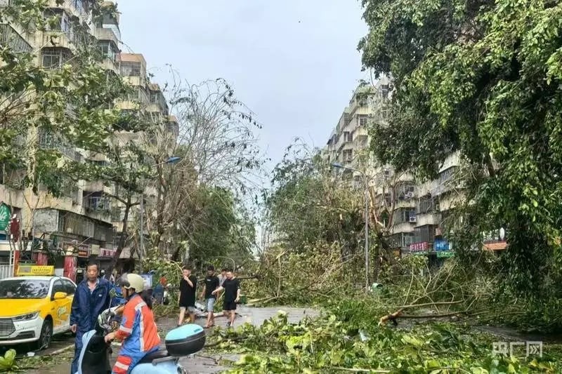 Hải Nam, Trung Quốc tan hoang sau bão YAGI-16