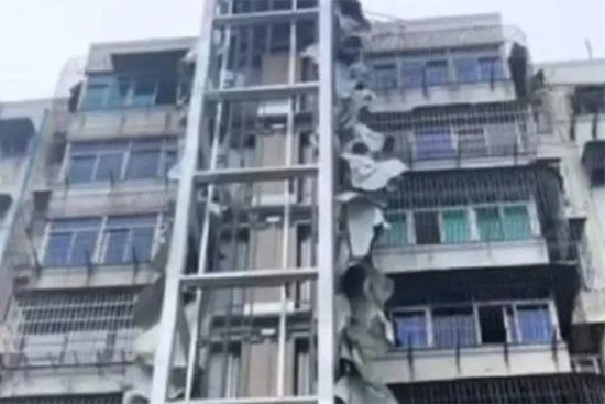 Thang máy chung cư ở Trung Quốc ‘trơ khung’ do siêu bão Yagi