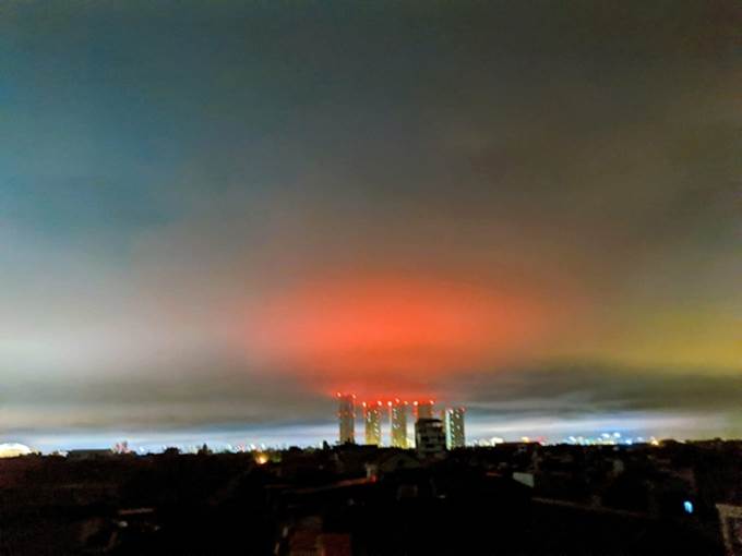 Lý giải hình ảnh lạ trên bầu trời Hà Nội khi tâm bão số 3 đang hoạt động?-1