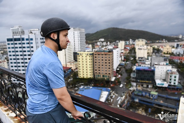 Hình ảnh nhói lòng trong siêu bão Yagi-15