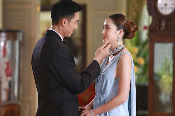 Bồ nhí đáng tuổi con và hành động khiến giám đốc công ty xây dựng choáng váng khi chuyện tình bại lộ-2