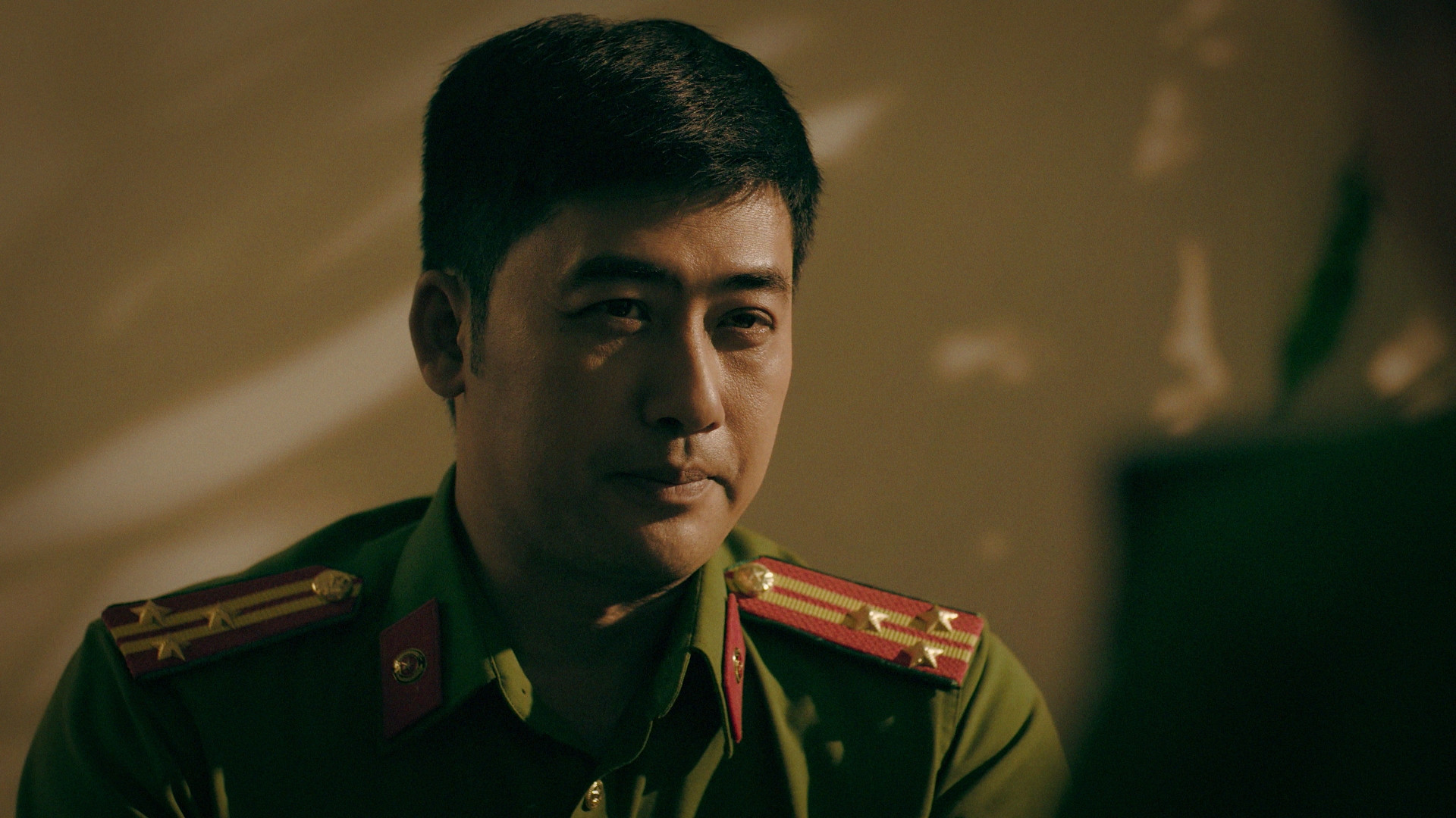 Cuộc sống của nam diễn viên 17 năm đóng công an với vợ kém 11 tuổi và 3 con-1