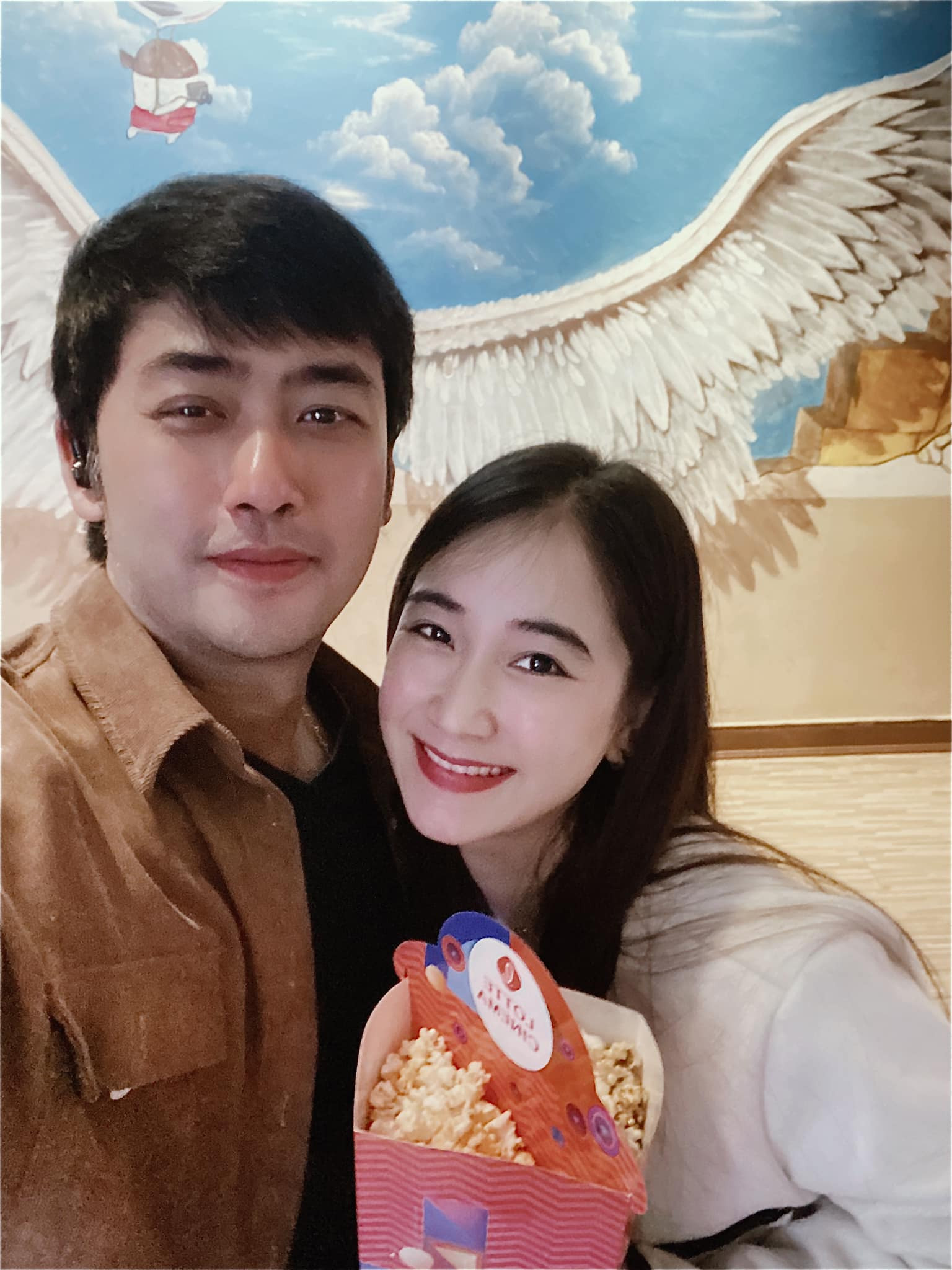 Cuộc sống của nam diễn viên 17 năm đóng công an với vợ kém 11 tuổi và 3 con-4