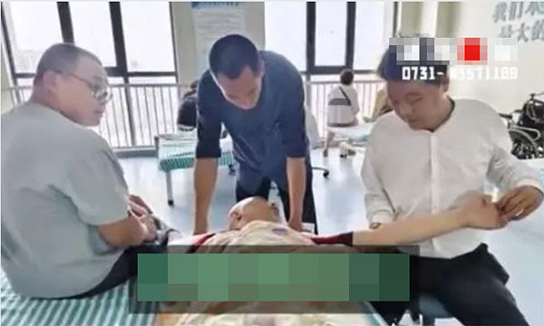 Nhân viên công ty thay nhau chăm sóc người đồng nghiệp bất hạnh suốt 6 tháng-2