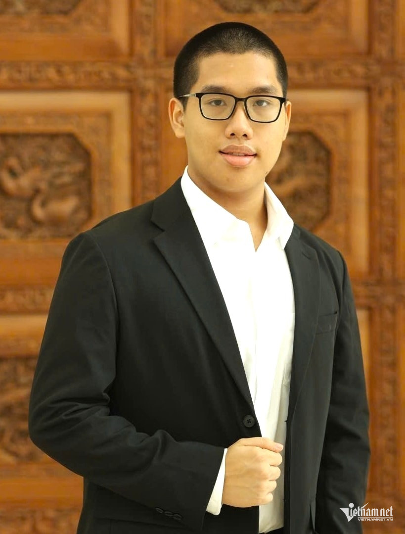 Nam sinh lớp 11 giành Huy chương Vàng Olympic quốc tế và tin nhắn đặc biệt của người mẹ-1