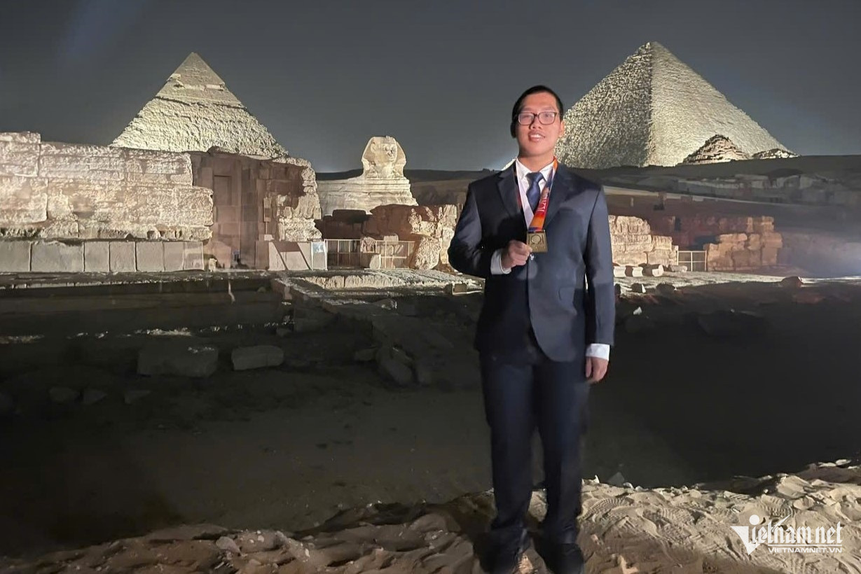 Nam sinh lớp 11 giành Huy chương Vàng Olympic quốc tế và tin nhắn đặc biệt của người mẹ-2