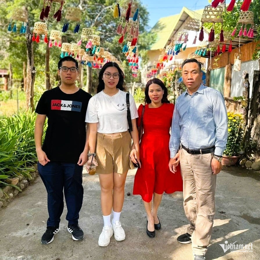 Nam sinh lớp 11 giành Huy chương Vàng Olympic quốc tế và tin nhắn đặc biệt của người mẹ-3