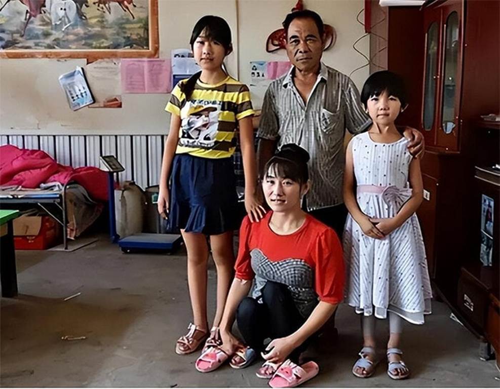 Bà mẹ 4 chân quyết cãi lời bác sỹ để sinh con, nhìn thành quả ai cũng bất ngờ-3