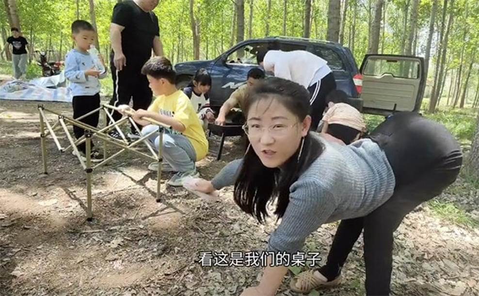 Bà mẹ 4 chân quyết cãi lời bác sỹ để sinh con, nhìn thành quả ai cũng bất ngờ-5