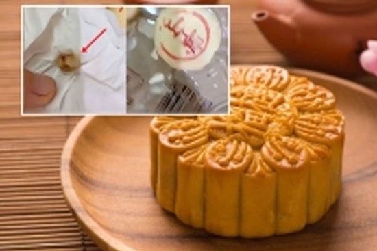 Cô gái sốc nặng khi phát hiện răng người trong bánh trung thu