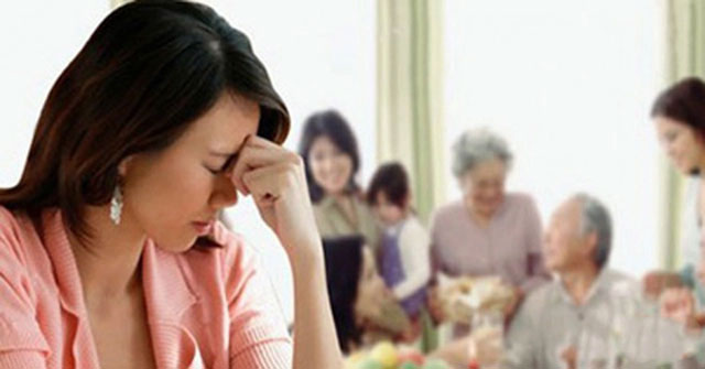 Bị cả nhà chồng chê bai hơn chồng 4 tuổi, tôi nói một câu khiến tất cả im bặt-1