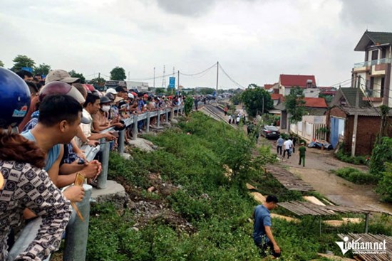 Hiện trường vụ sập cầu Phong Châu ở Phú Thọ