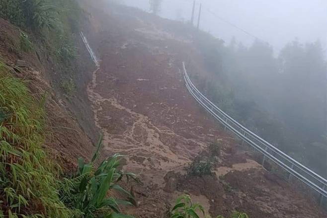 Lào Cai: 6 người chết, 7 người mất tích, nhiều tuyến đường ngập sâu trong nước-4