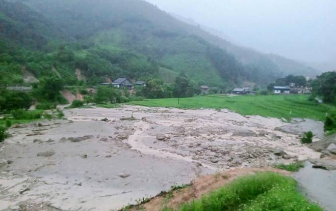 Lào Cai: 6 người chết, 7 người mất tích, nhiều tuyến đường ngập sâu trong nước-8