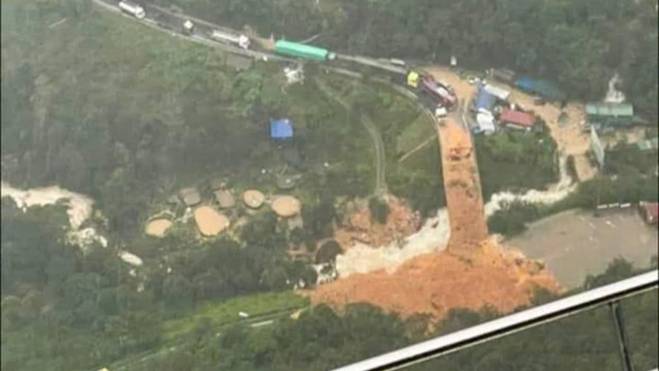 Lào Cai: 6 người chết, 7 người mất tích, nhiều tuyến đường ngập sâu trong nước-10