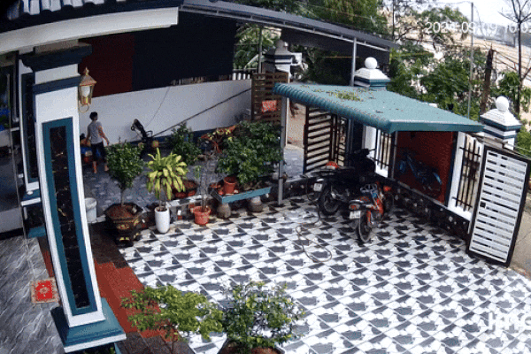 Khoảnh khắc cầu Phong Châu đổ sụp xuống sông Hồng