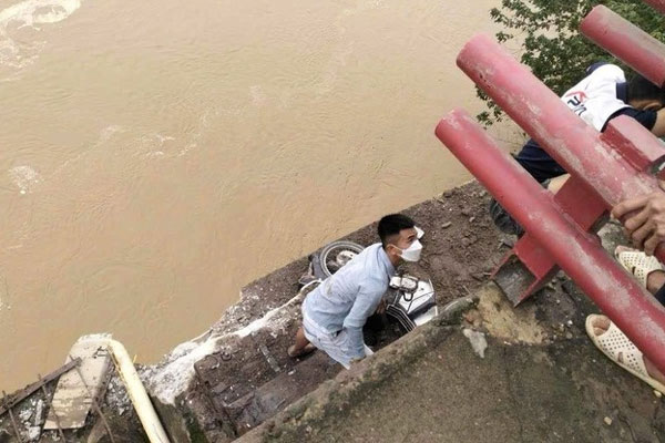 Hòa Minzy, Thùy Tiên hướng về người dân vùng bão lũ, Bình An cầu nguyện cho quê nhà-12