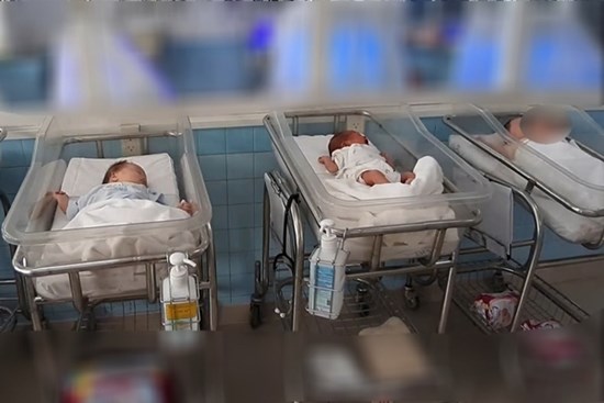 Chuyện những người đến bệnh viện tìm con sau nhiều năm bỏ rơi