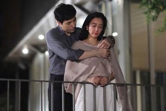 Báo hỏng camera, chồng phát hiện bí mật của vợ sau chuyến công tác