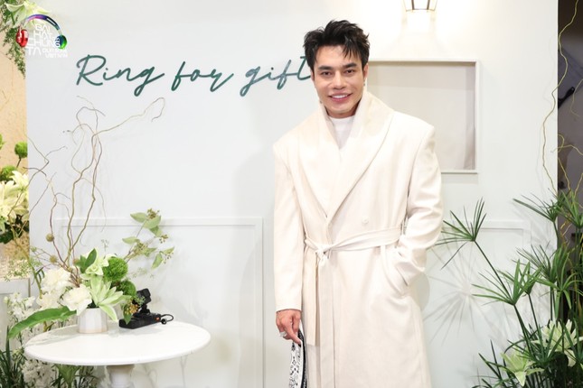 Dương Lâm làm lơ xe, liên tục xịt keo khi đối đáp với đàn chị Thanh Lam-1