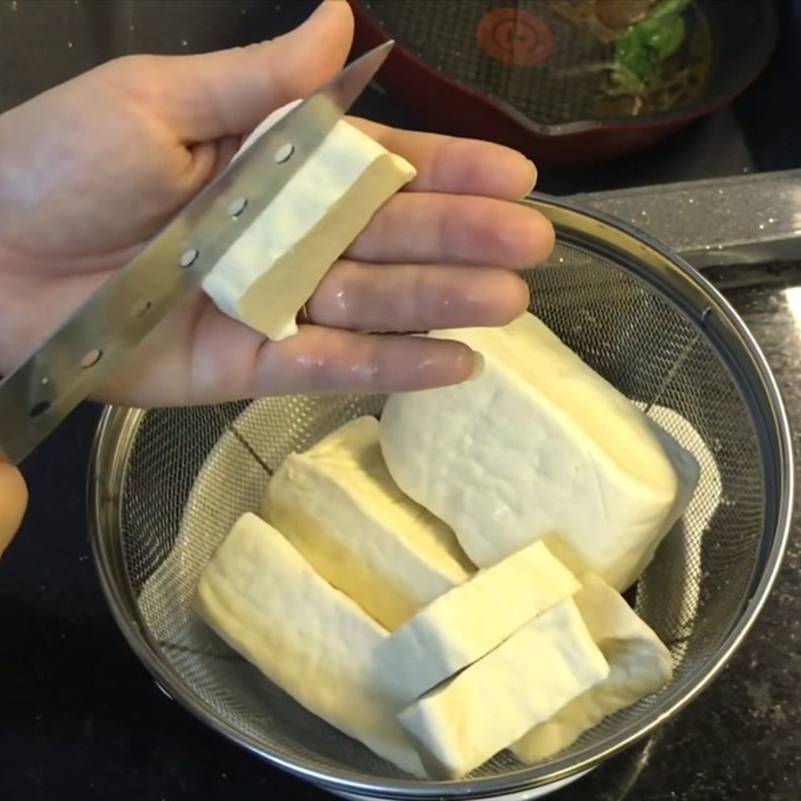 Cách chiên đậu phụ bằng nồi chiên không dầu ngon như đậu rán mà nhàn tênh-3