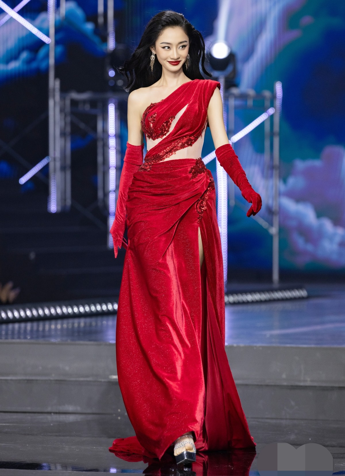 Sắc vóc Top 5 của tập 5 Miss Universe Vietnam trong trang phục bikini và dạ hội-5