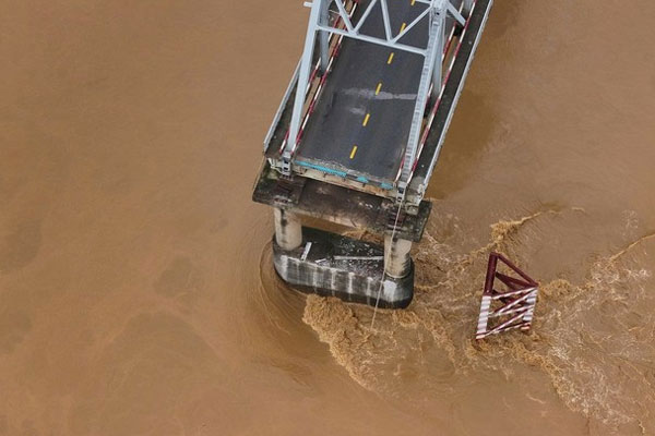 Quân đội điều 350 người, dựng lều dã chiến tìm kiếm nạn nhân sập cầu Phong Châu-3