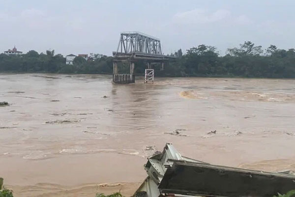 Cầu Phong Châu từng được sửa chữa như thế nào trước khi sập?-3