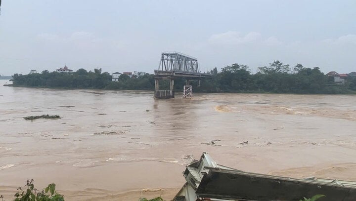 Sập cầu Phong Châu: Trích xuất camera để xác định số người, phương tiện gặp nạn-2