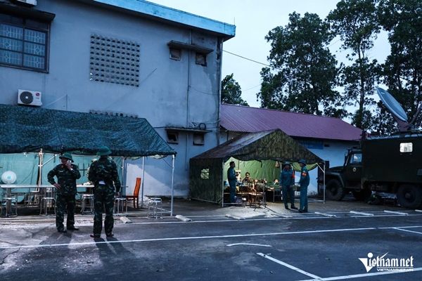 Cách thoát khỏi một chiếc ô tô đang chìm trong biển nước-6